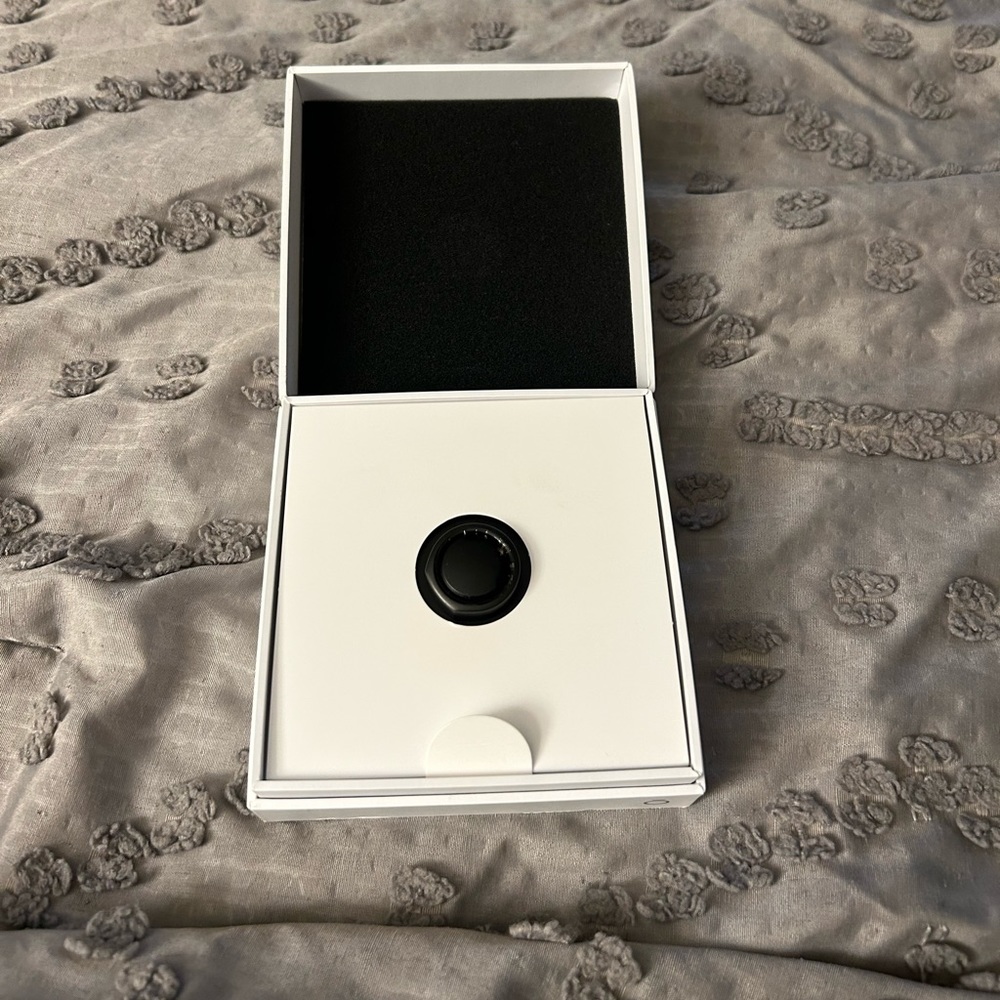 Oura Ring 3 Hearitage stealth size 8